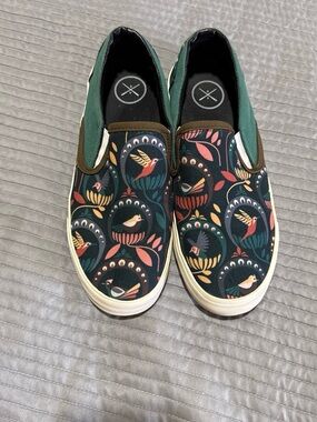 inkkas Teal and Brown Slip-On Canvas Shoe with Printed Accent.10 women’s 8 men’s